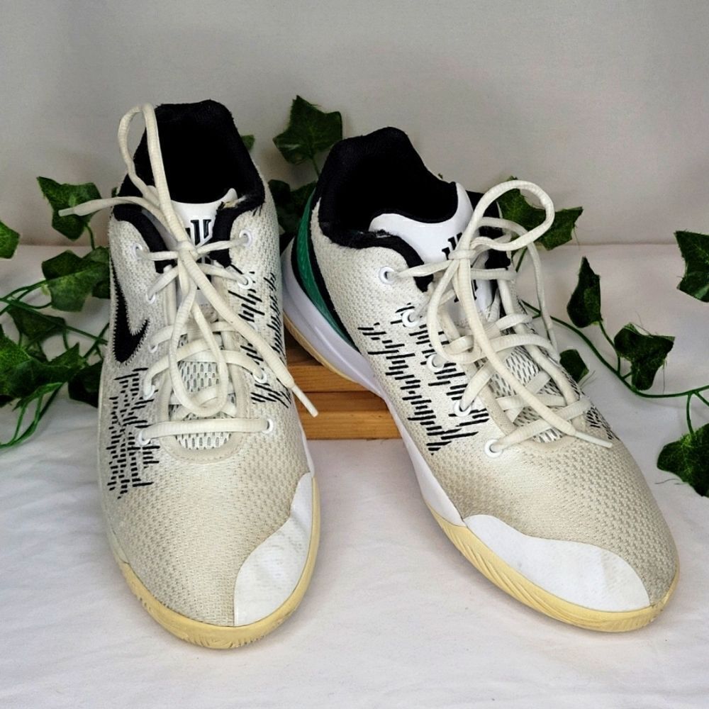 Nike. Kyrie Flytrap Basketball Shoes. Youth size 7.